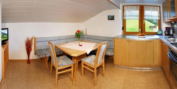 Homestay Gaestehaus Bergruh Tux